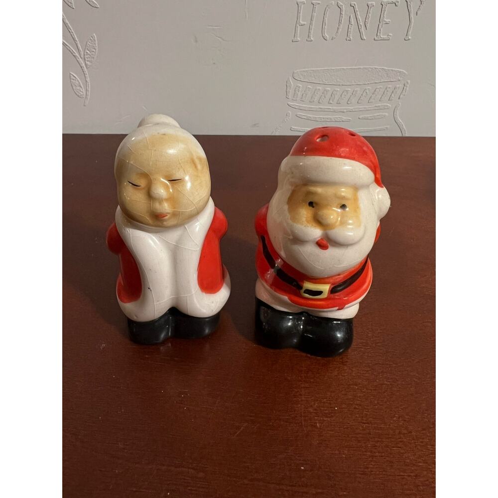 Christmas House Salt/Pepper Shakers Mr & Mrs Claus Kissing & Hiding Gifts